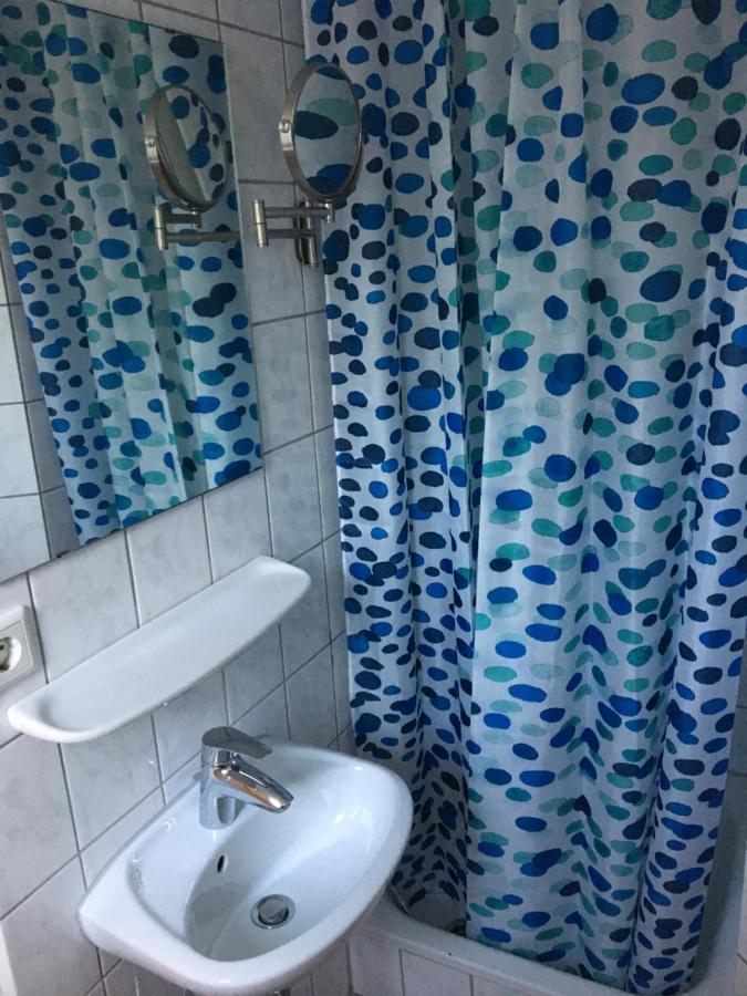 デュッセルドルフ Zum Armen Mann Bed & Breakfast エクステリア 写真