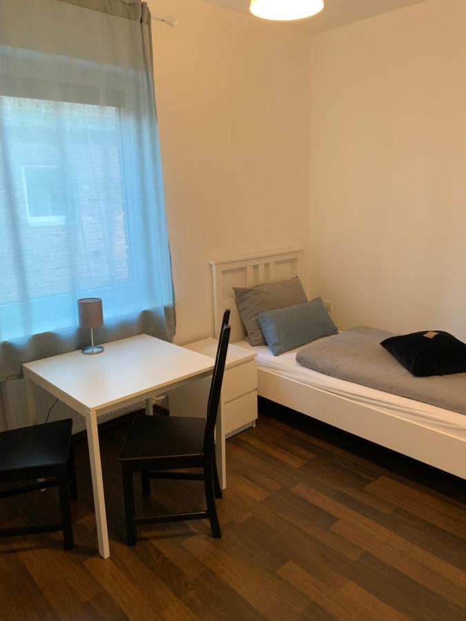 デュッセルドルフ Zum Armen Mann Bed & Breakfast エクステリア 写真