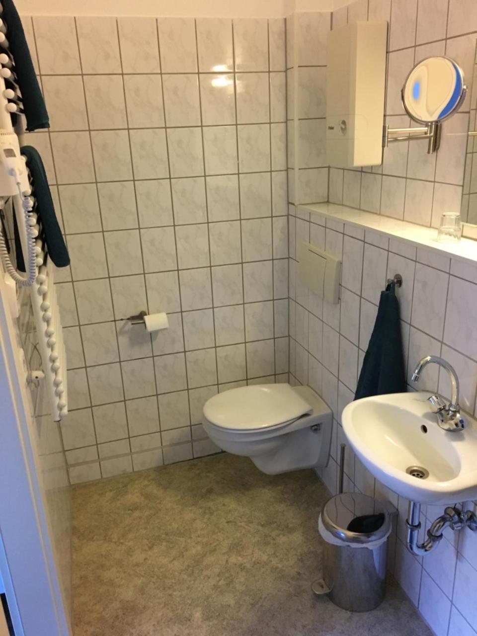 デュッセルドルフ Zum Armen Mann Bed & Breakfast エクステリア 写真